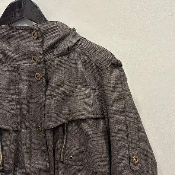 Brown plaid utility jacket with all the snaps and zippers - Picture 4 of 16